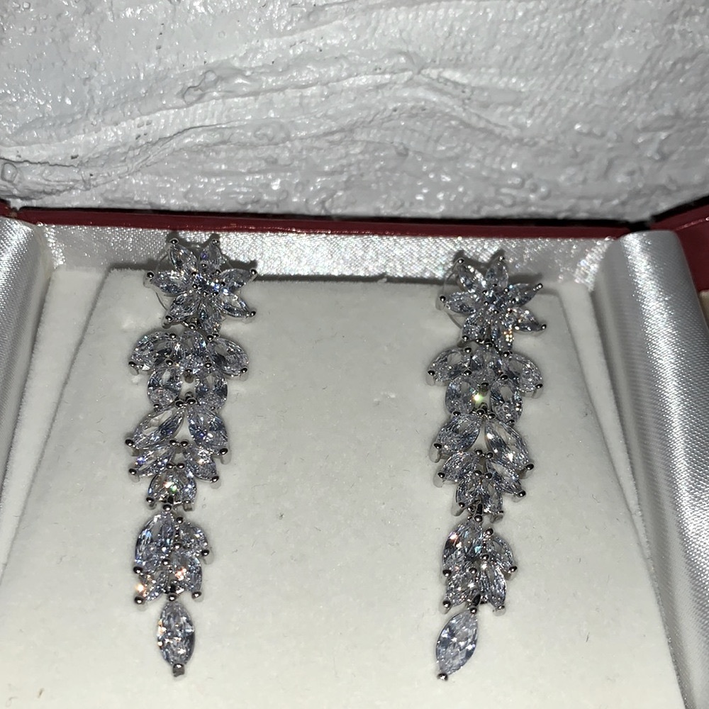 Bridal Cluster Drop Flowers Earrings - Picture 6 of 7